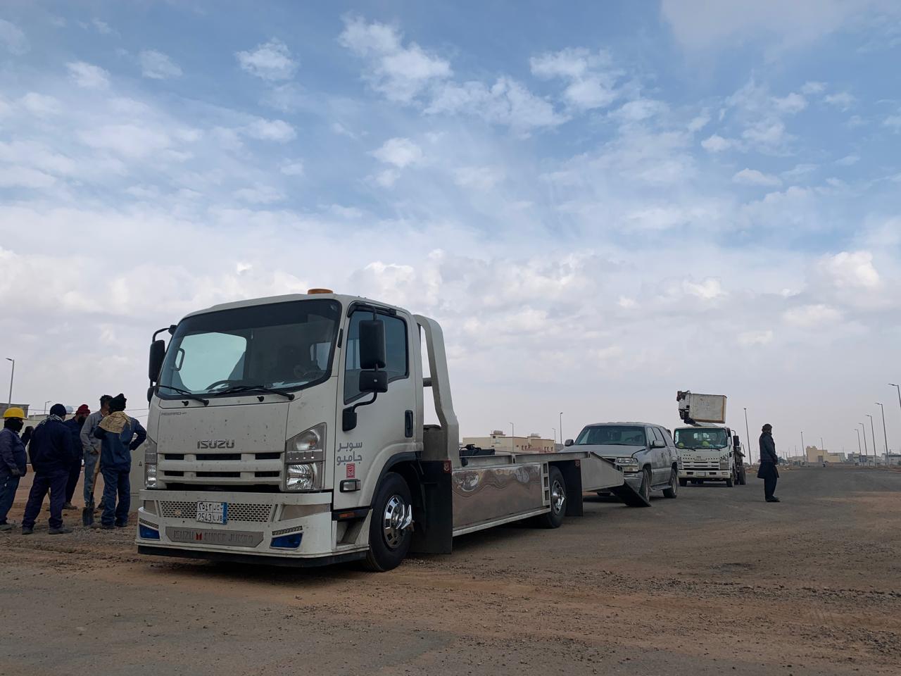 خدمة سطحة في الصحراء