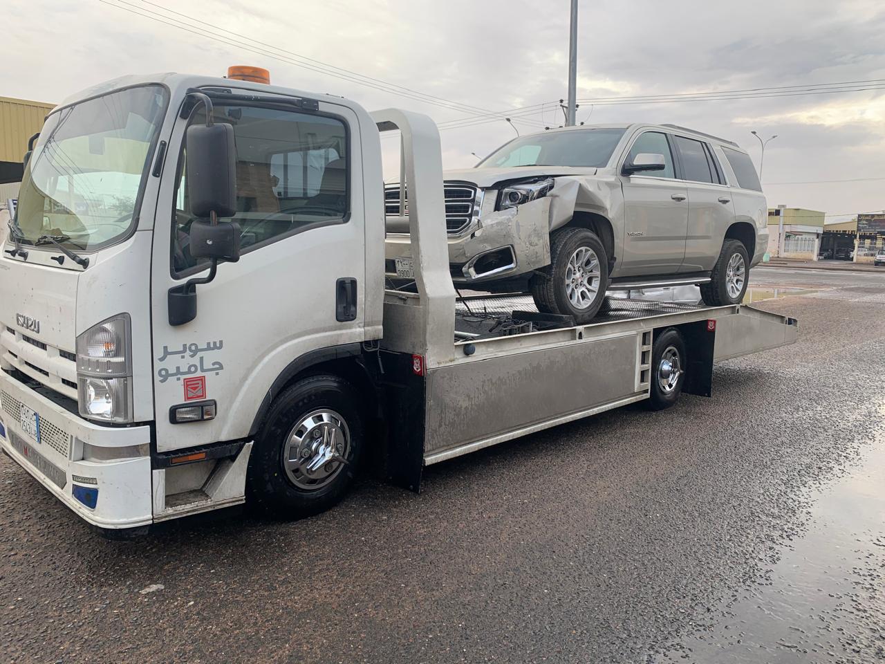 نقل سيارة يوكن متضررة